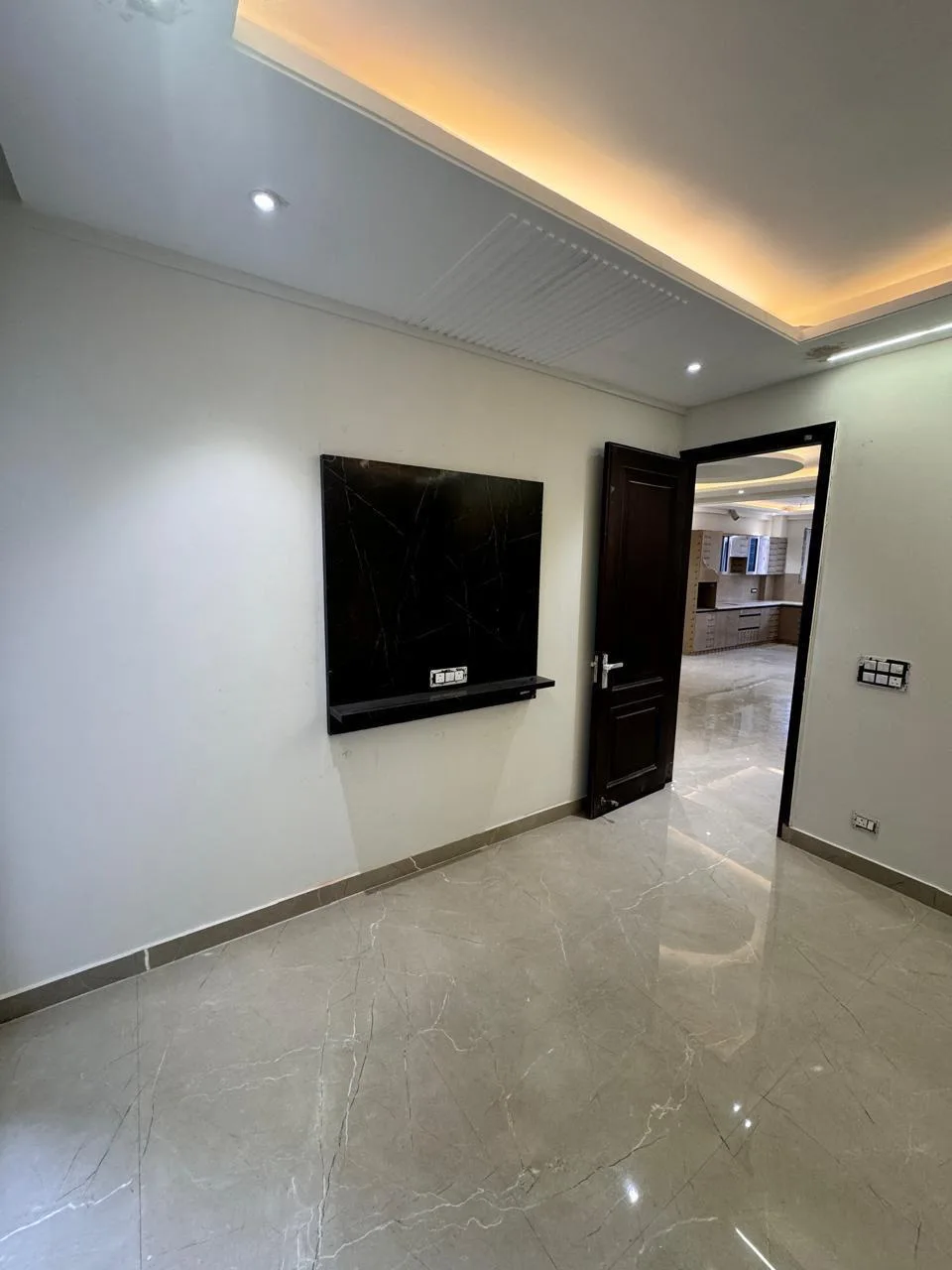 Floor For Sale G Block photo 1